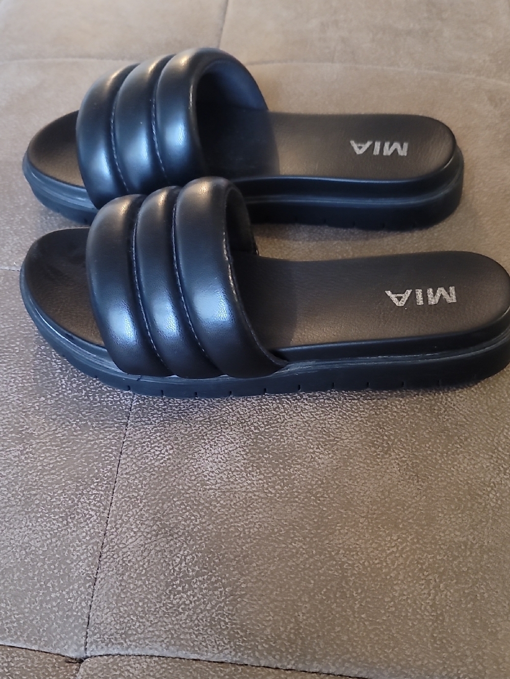 MIA Black Puffer Slide Sandals Mishel Sz 6.5 - Picture 3 of 6